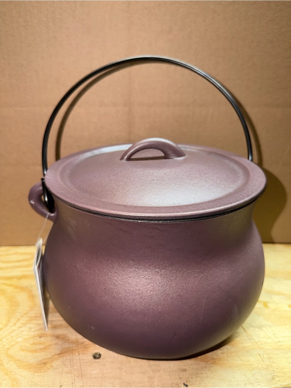 Smith & Clark 4 qt. cast iron cauldron in purple
Brand new with tags Halloween